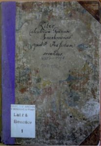 Přední strana desek knihy Liber calculororum gymnasii Beneschoviensis z roku 1751.